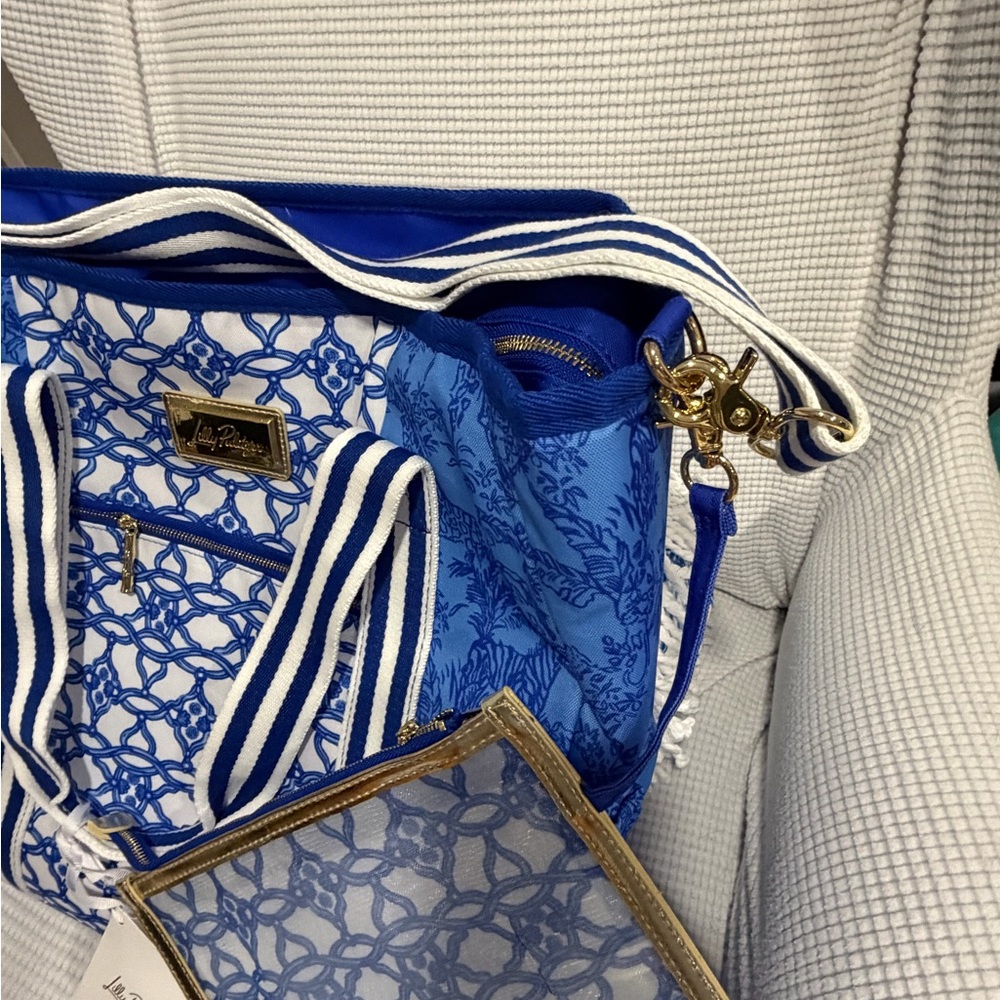 Lilly Pulitzer Blue Patterned cooler Tote with Striped Handles Pouch NWT Summer - Picture 3 of 8